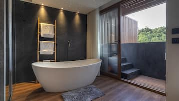 Premium Suite, 1 Katil Raja (King), Balcony | Bilik Mandi | Kelengkapan dandanan diri percuma, pengering rambut, jubah mandi, bidet