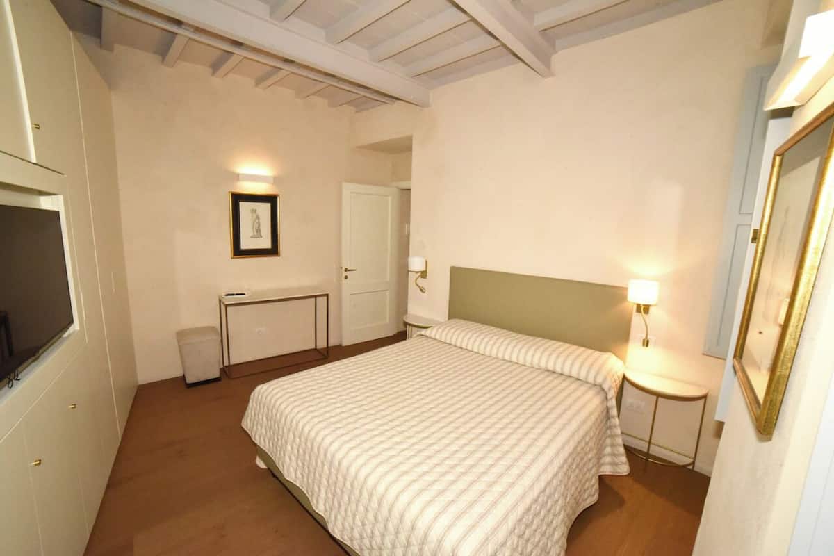 Deluxe Condo | Premium bedding, in-room safe, soundproofing, free WiFi
