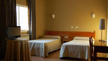 Una scrivania, culle/letti per bambini (gratuiti), Wi-Fi gratuito