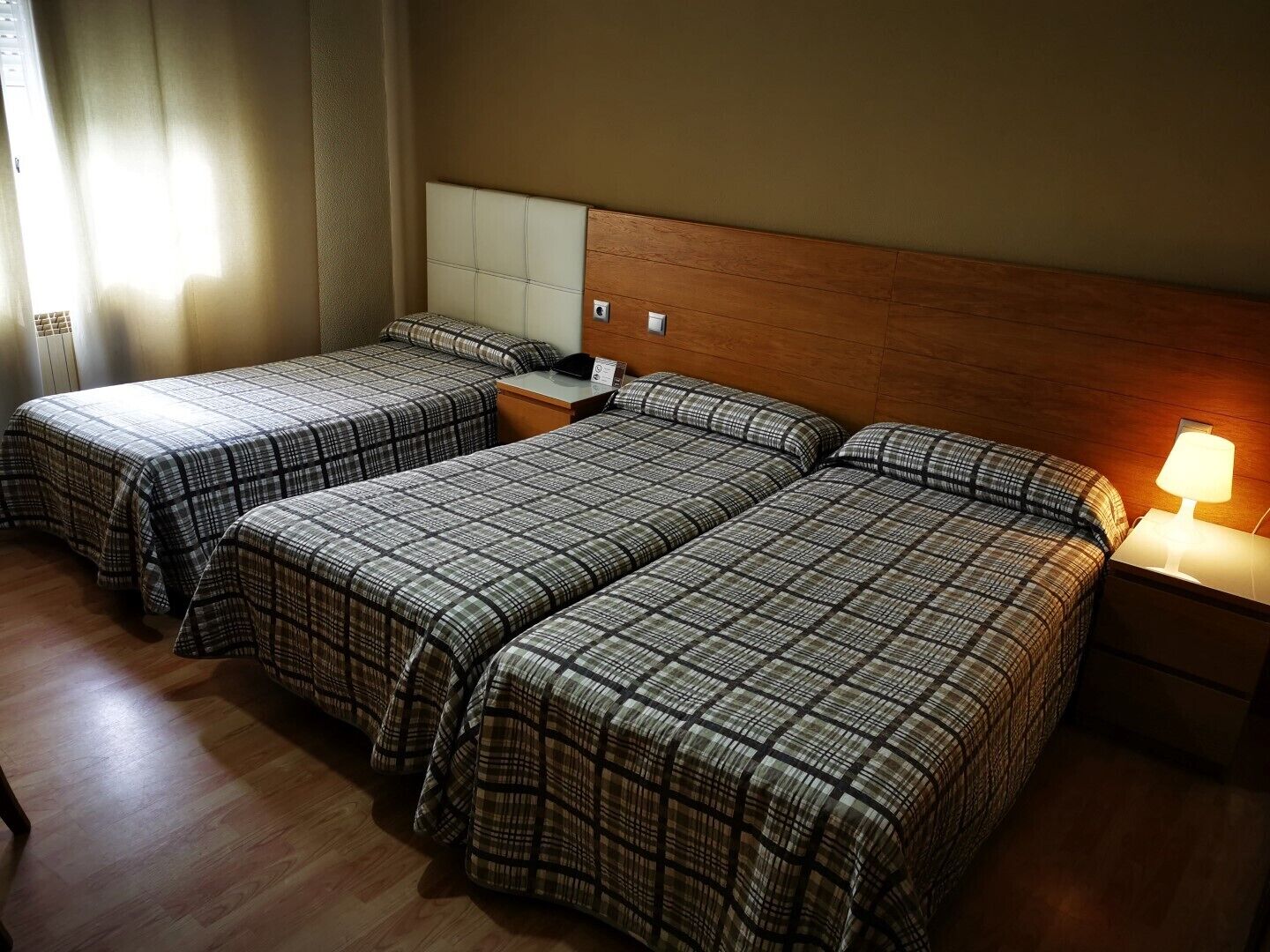 basic triple room | desk, free cots/infant beds, free wifi, bed sheets