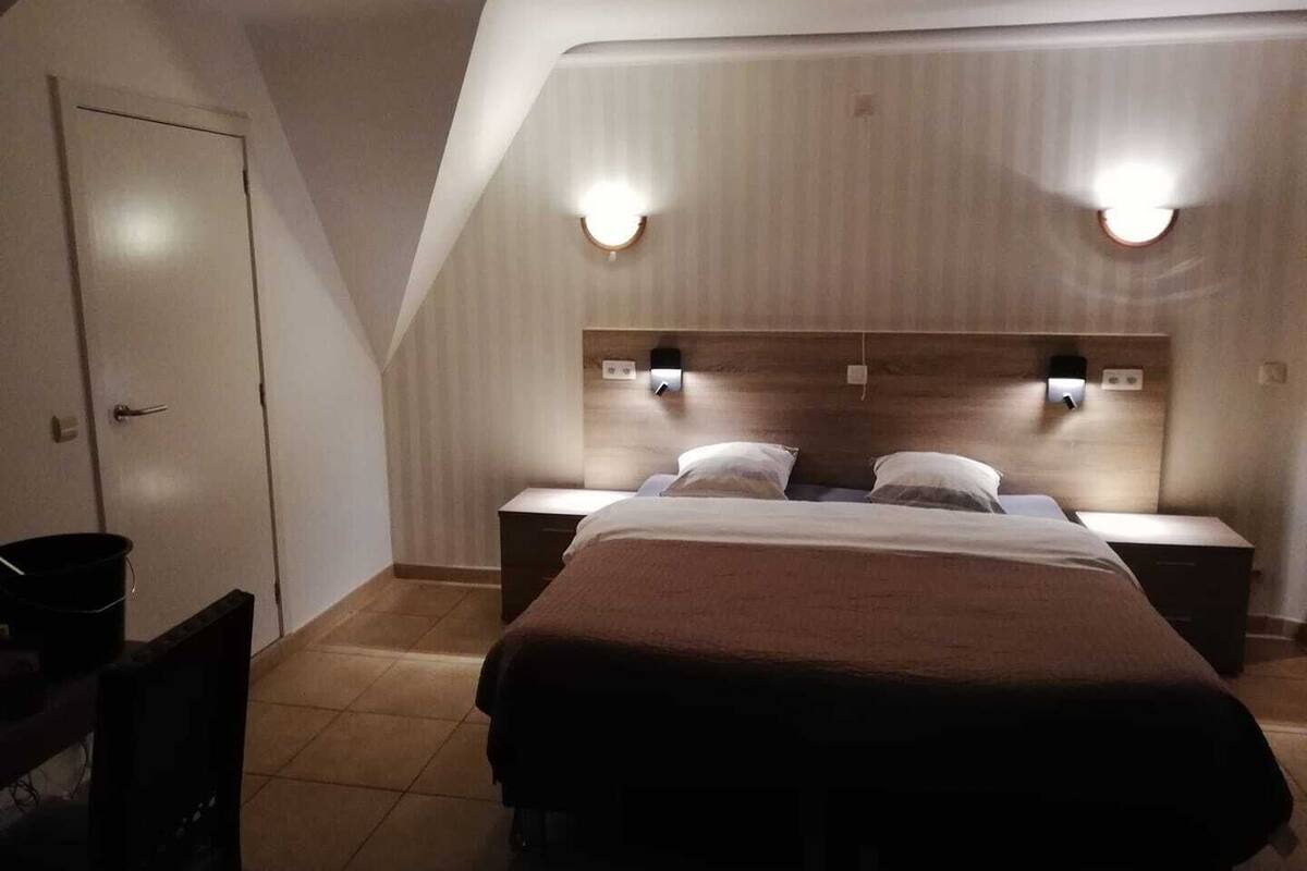 Daunenbettdecken, Minibar, Schreibtisch, Verdunkelungsvorhänge