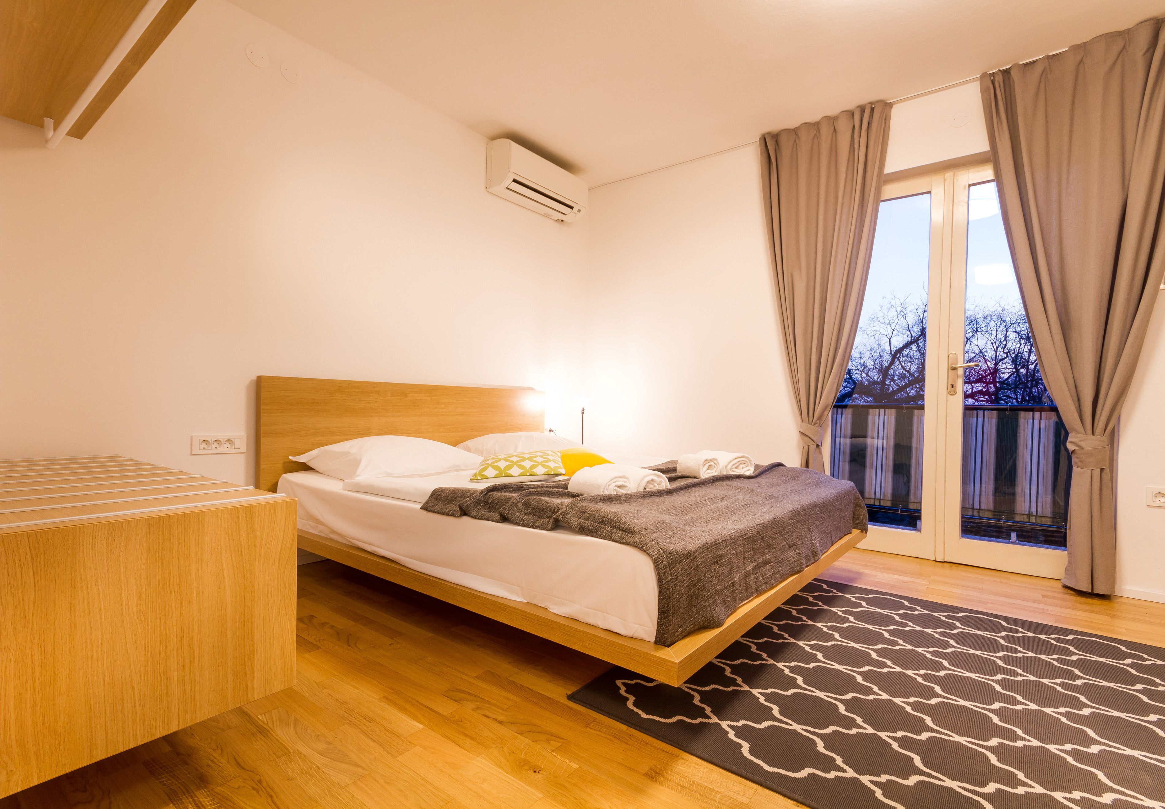 Design Apartment, 1 King Bed, Kitchenette, Garden View