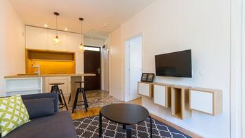 Standard Apartment, 2 Bedrooms, Balcony, Garden View | Private kitchen