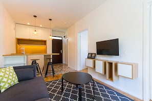 Standard Apartment, 2 Bedrooms, Balcony, Garden View | Private kitchen