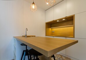 Apartemen Standar, 2 kamar tidur, balkon, pemandangan kebun | Dapur pribadi | Lemari es, mesin espresso, mesin pembuat kopi/teh, dan ketel listrik