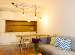 Familienapartment, 2 Schlafzimmer, Terrasse, Gartenblick | Allergikerbettwaren, Pillowtop-Betten, Bügeleisen/Bügelbrett