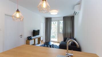 Appartement Standard, 2 chambres, balcon, vue jardin | Salle de séjour