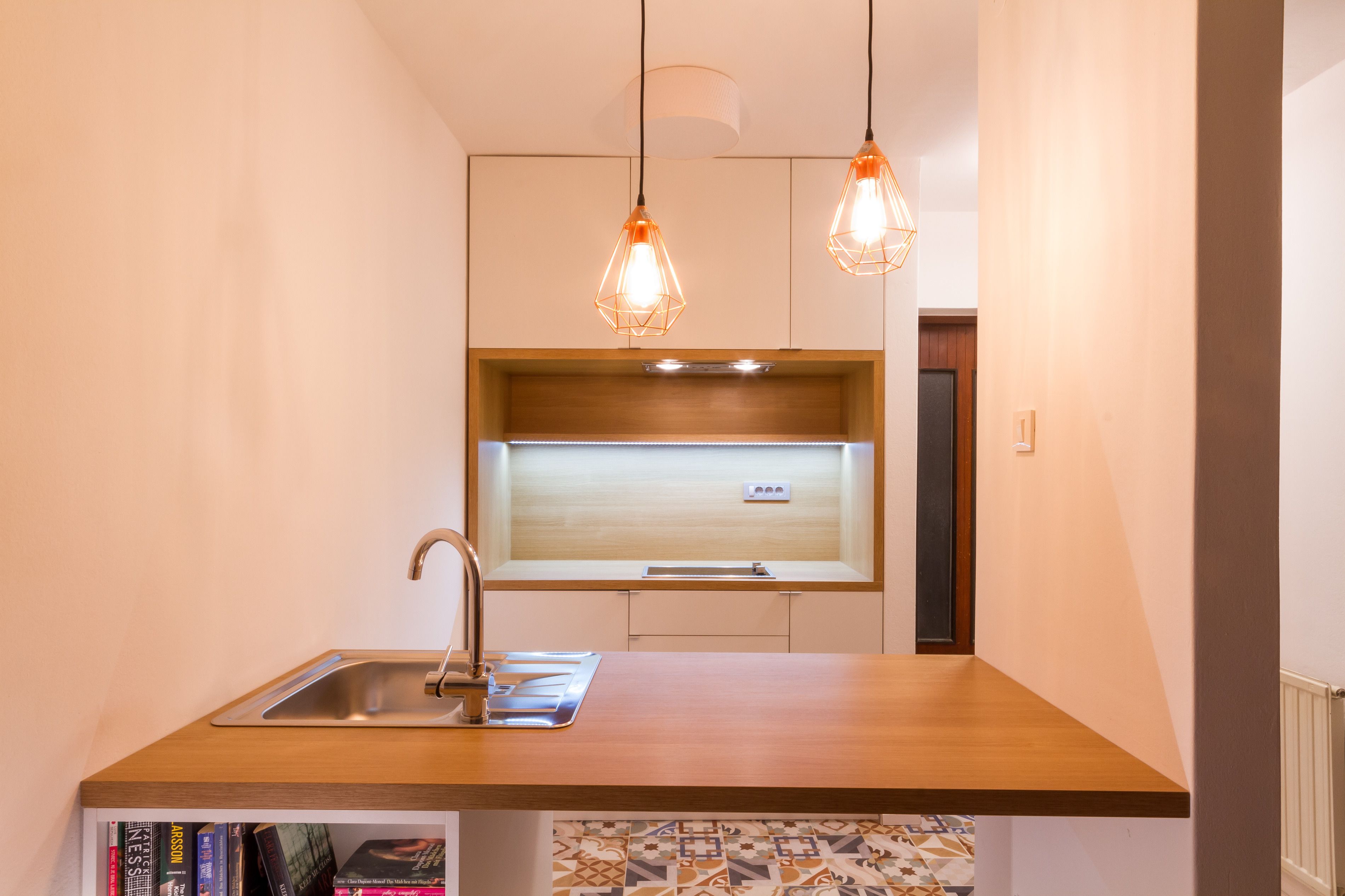 Appartement Design, 1 très grand lit, coin cuisine, vue jardin | Cuisine privée | Réfrigérateur, machine à expresso, cafetière/bouilloire
