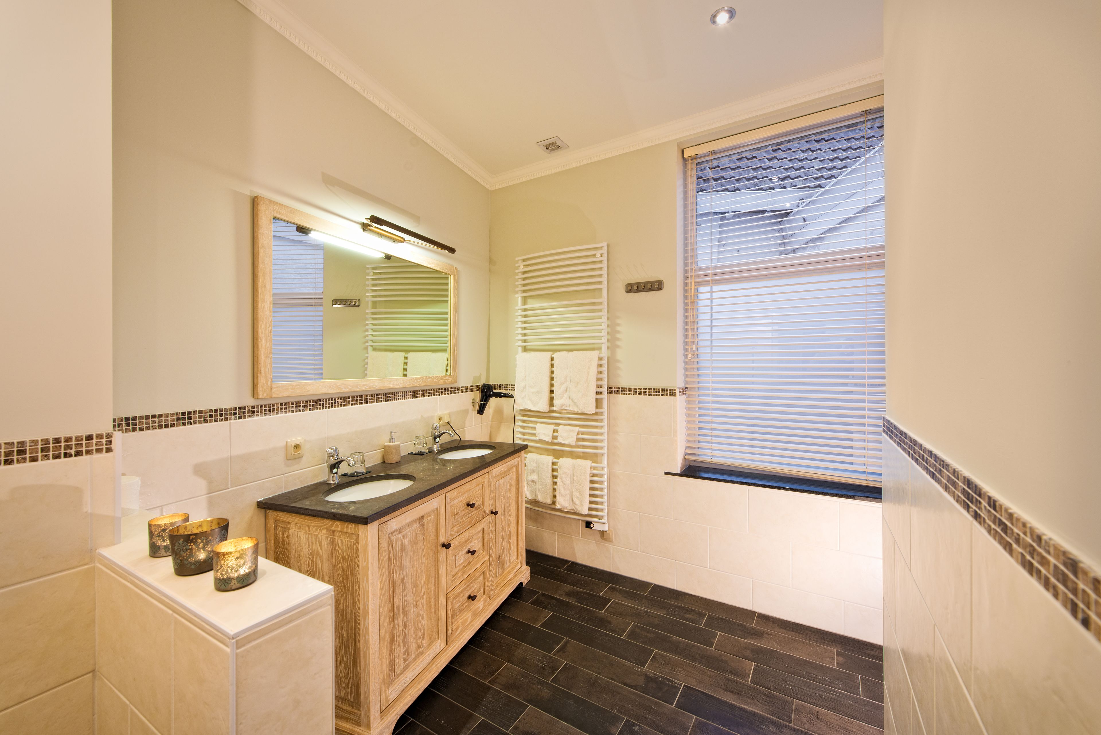 grand double room | bathroom | shower, rainfall showerhead, free toiletries, hair dryer