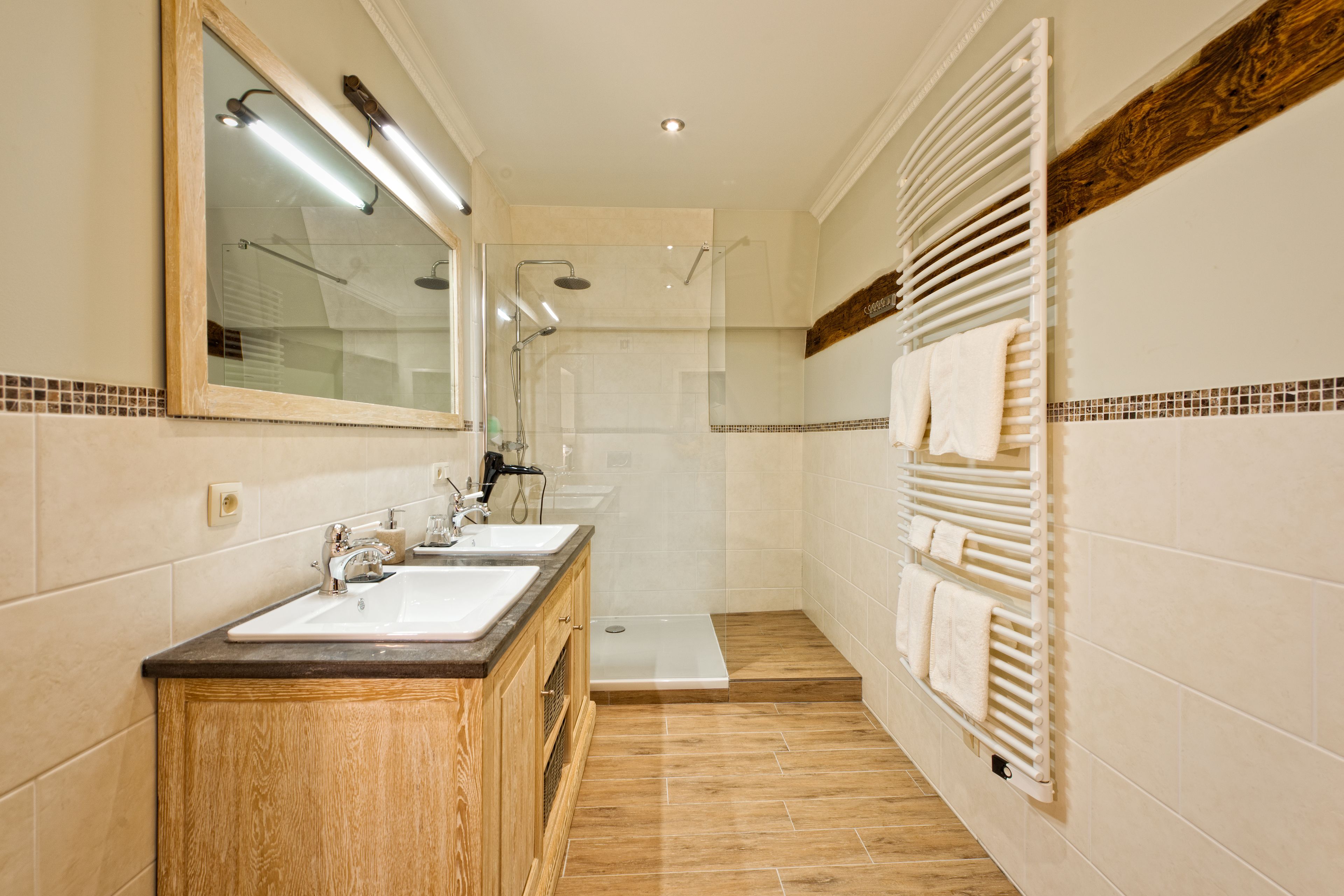 shower, rainfall showerhead, free toiletries, hair dryer