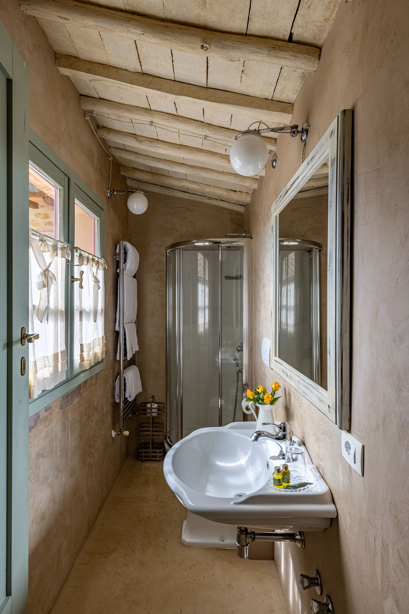 Suite Premium, 2 habitaciones | Baño | Regadera, amenidades de baño gratuitas, secadora de cabello, bidet 