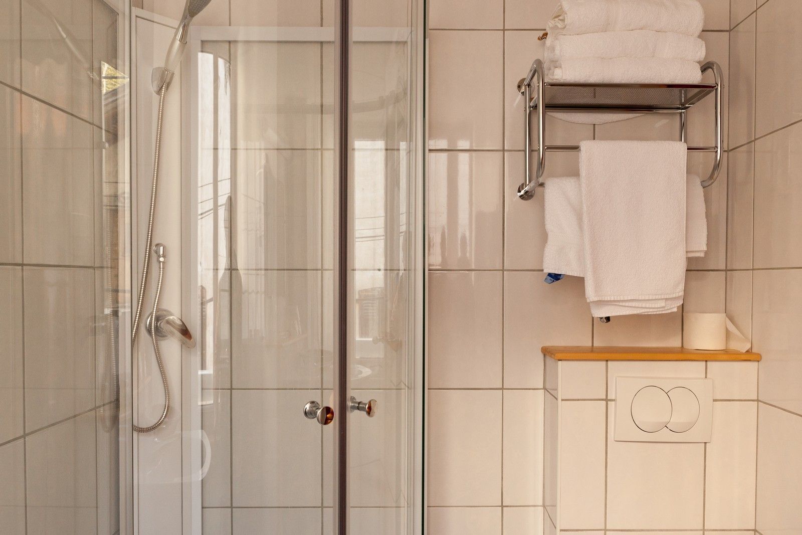 Comfort Double Room | Bathroom | Shower, hair dryer, towels