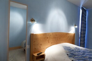 In-room safe, individually decorated, desk, soundproofing