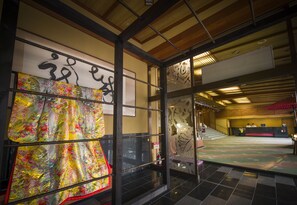 Interior entrance - Himeyado Hanakazashi (Gamagori)