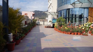 Free self-parking, free valet parking - The Amaris (Rishikesh)