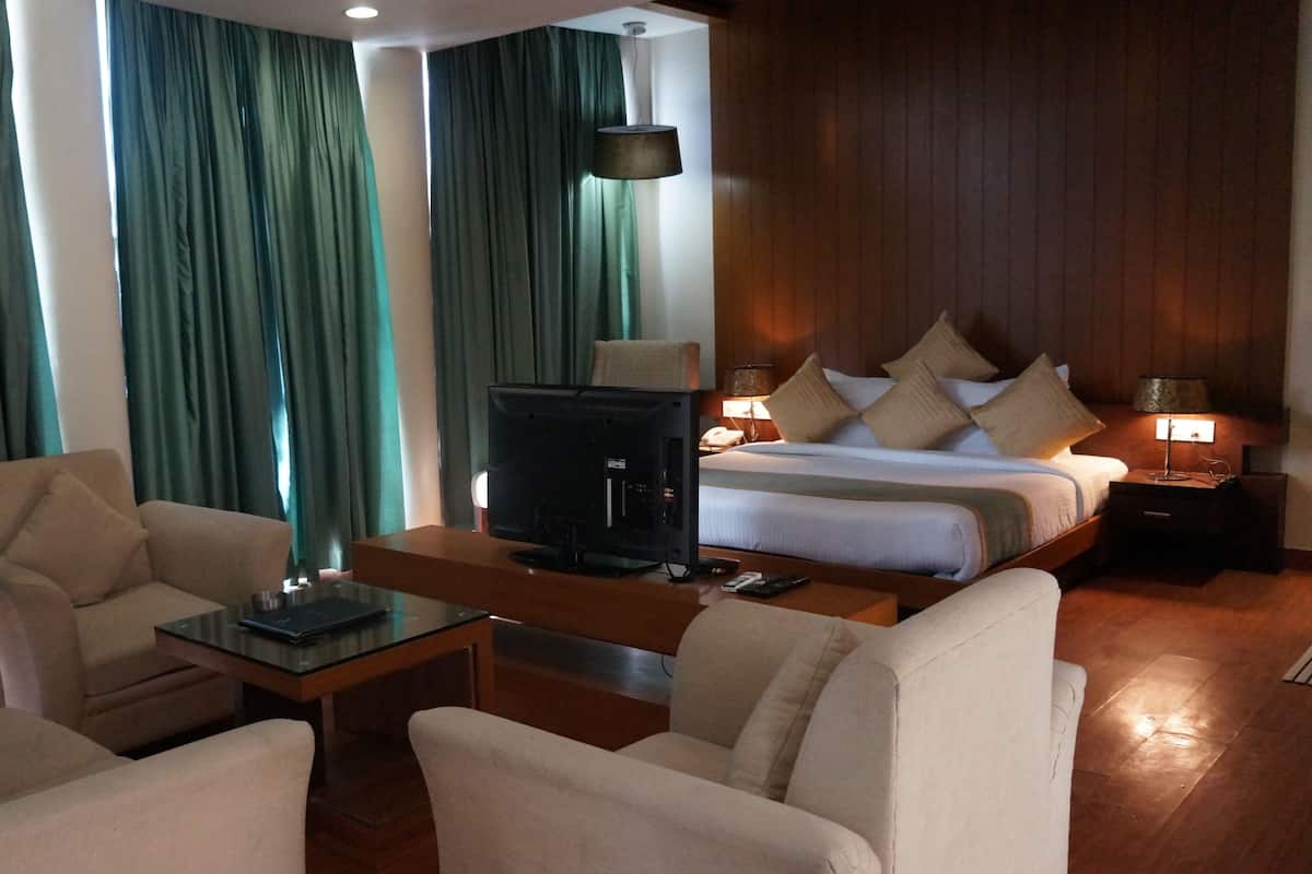 Suíte estúdio superluxo, 1 cama King, geladeira, vista para a montanha | 1 quarto, roupas de cama premium, cofres nos quartos