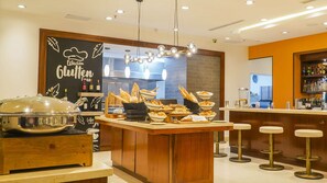Tägliches Frühstücksbuffet gegen Gebühr