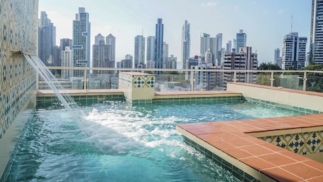 Bañera de hidromasaje exterior