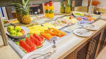 Daily buffet breakfast (PAB 16.5 per person)