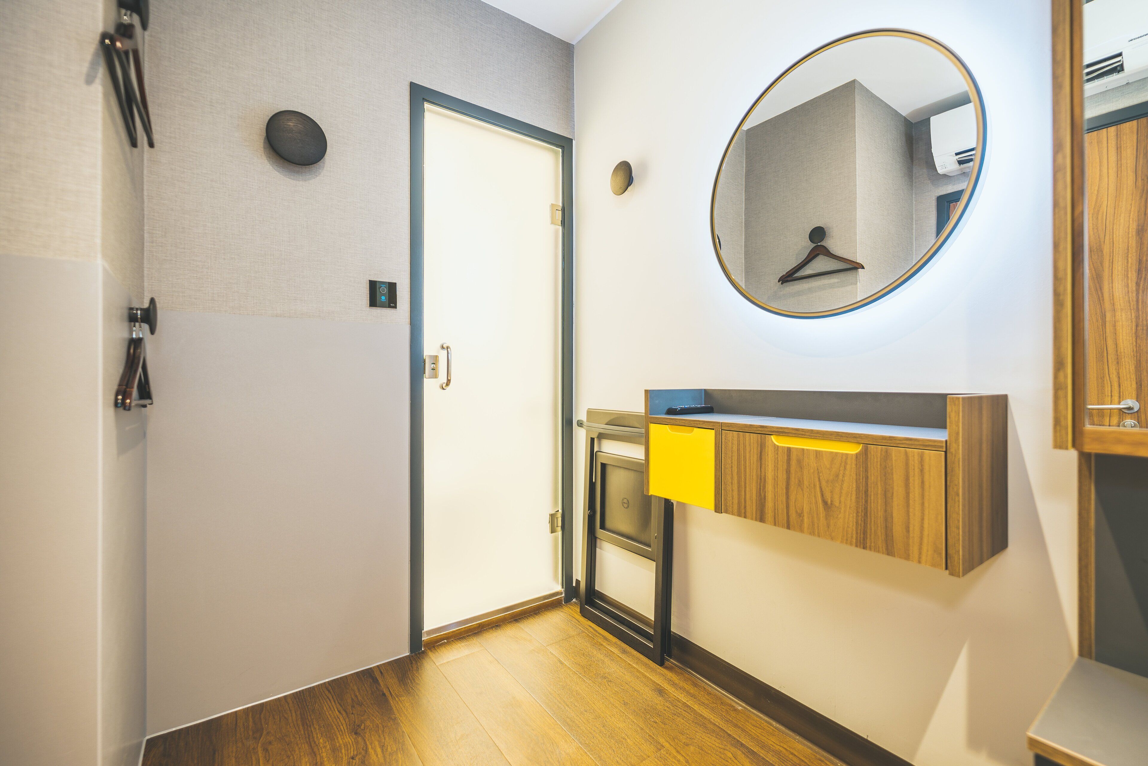 double room, no windows | in-room safe, blackout curtains, free wifi, bed sheets