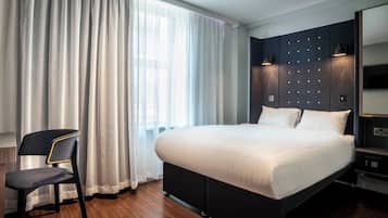 Double Room | In-room safe, blackout drapes, free WiFi, bed sheets