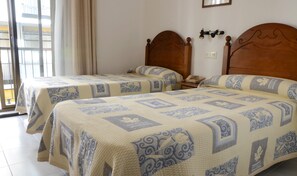 Trang bị nội thất với thiết kế riêng biệt, bàn
