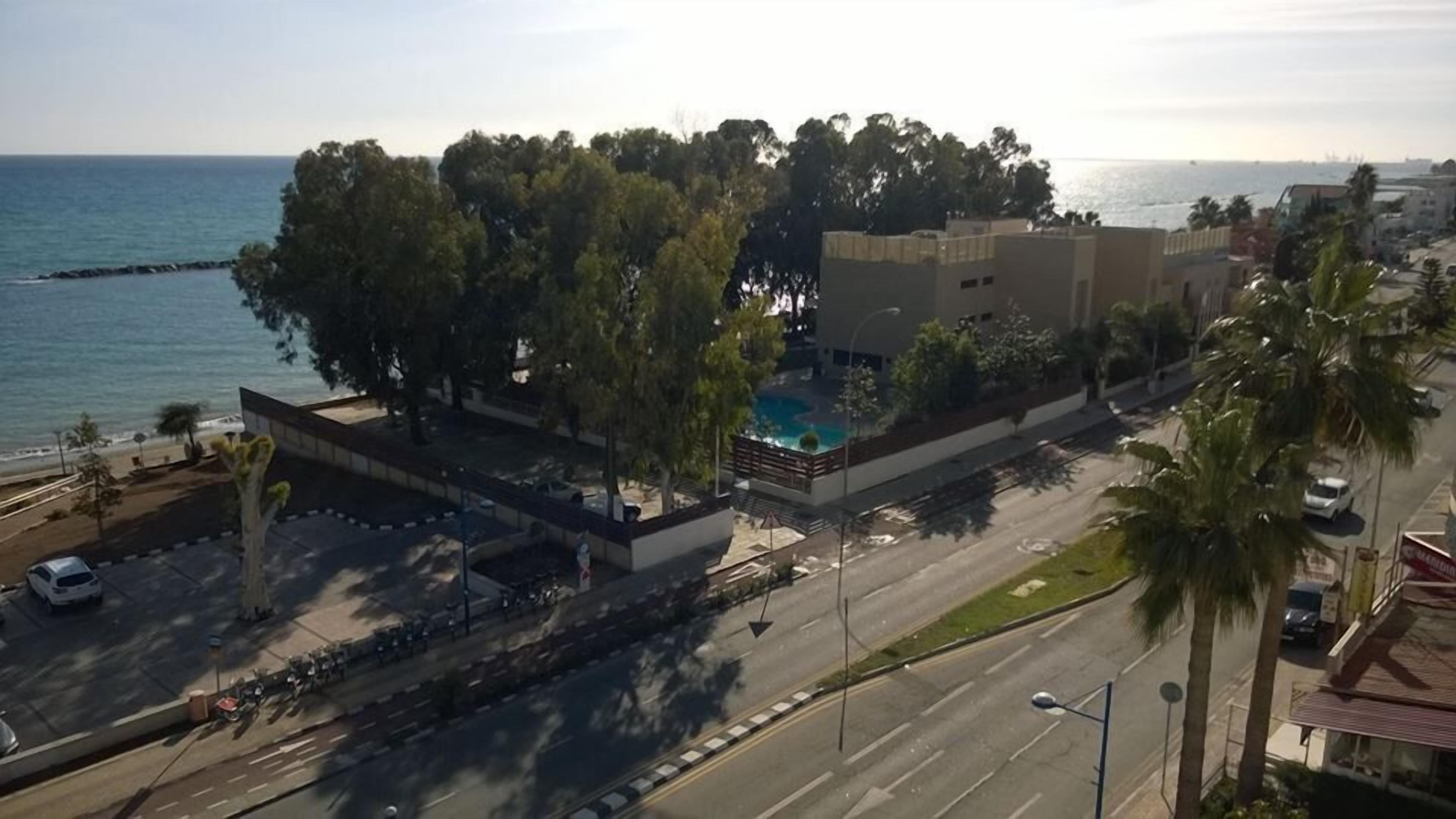 Photo - Pigeon Beach Hotel Apartments