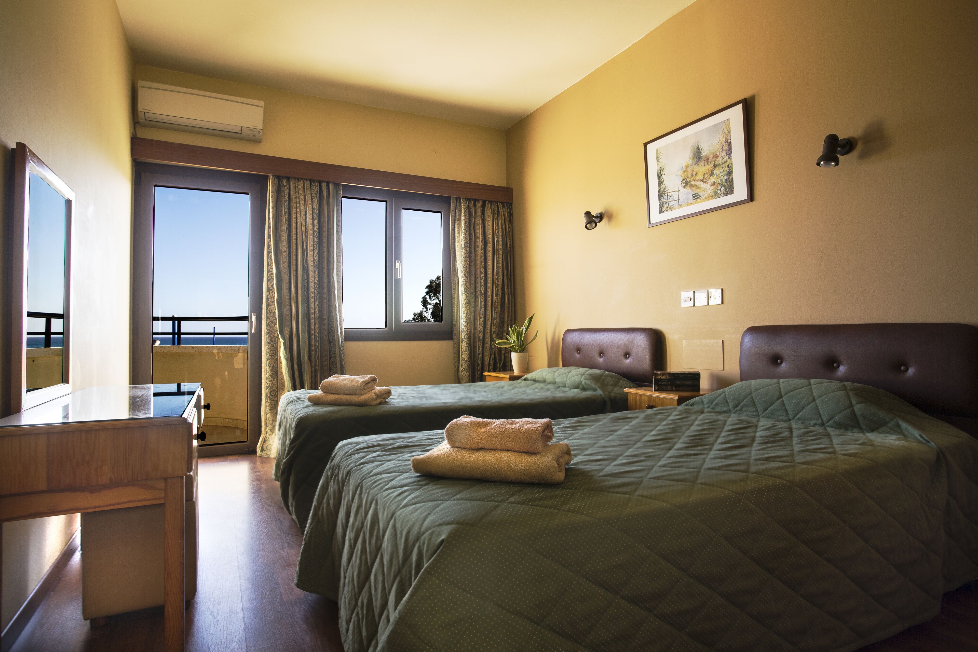 Photo - Pigeon Beach Hotel Apartments