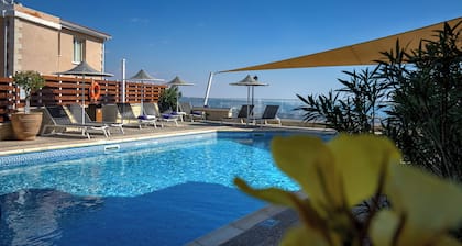 Hill View Restaurant & Apartments