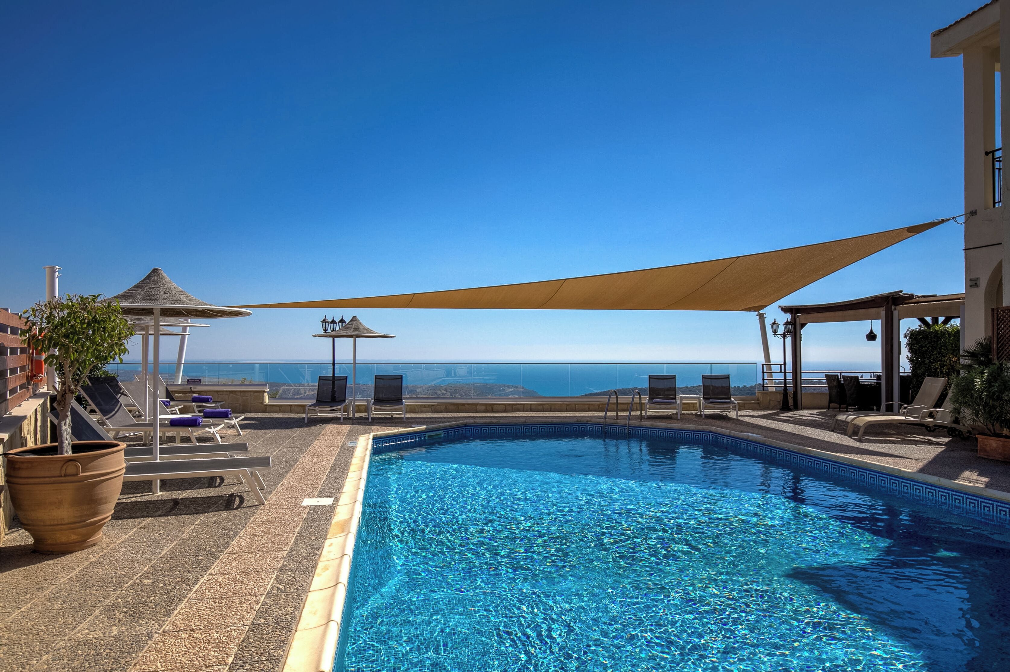 Piscine extérieure (ouverte en saison)