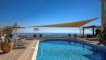 Piscine extérieure (ouverte en saison)