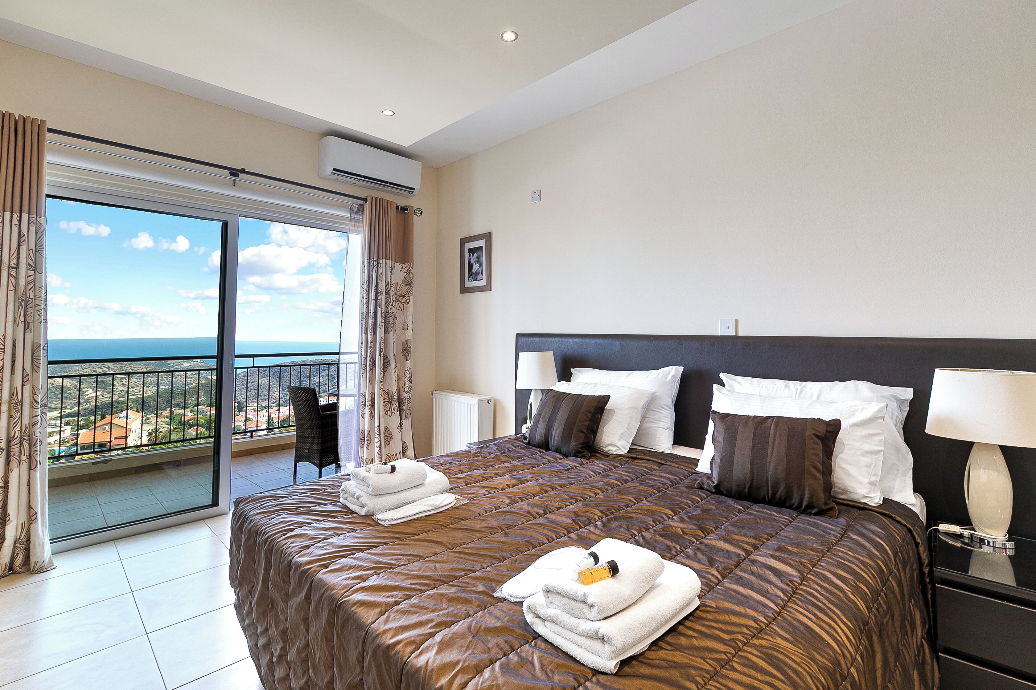 全景開放式套房 | 客房內保險箱、書桌、隔音、熨斗/熨衣板