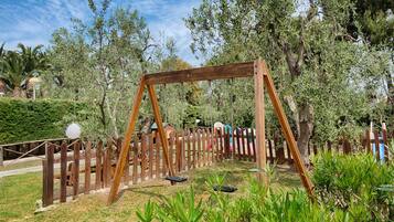 Children’s play area – outdoor