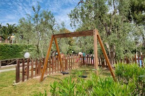 Área de juegos infantiles al aire libre