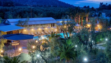 Seasonal outdoor pool, open 8:00 AM to 7:30 PM, pool umbrellas