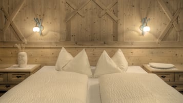 Zimmersafe, Schreibtisch, Babybetten, Zustellbetten