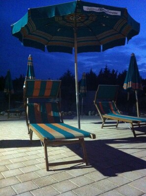 Outdoor pool, pool umbrellas, pool loungers - B&B Terra Serena (Santa Cesarea Terme)