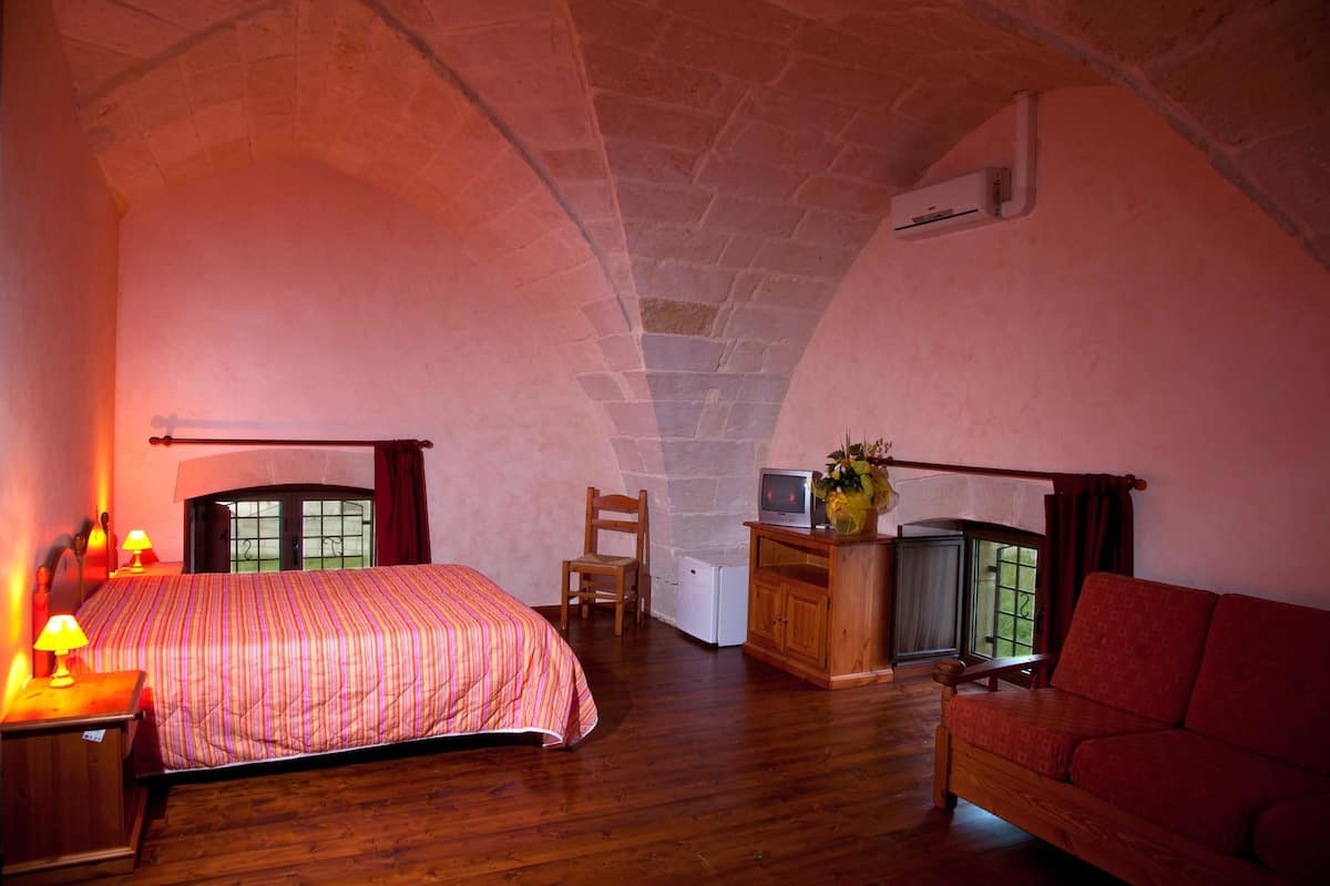 Free cots/infant beds, rollaway beds, free WiFi