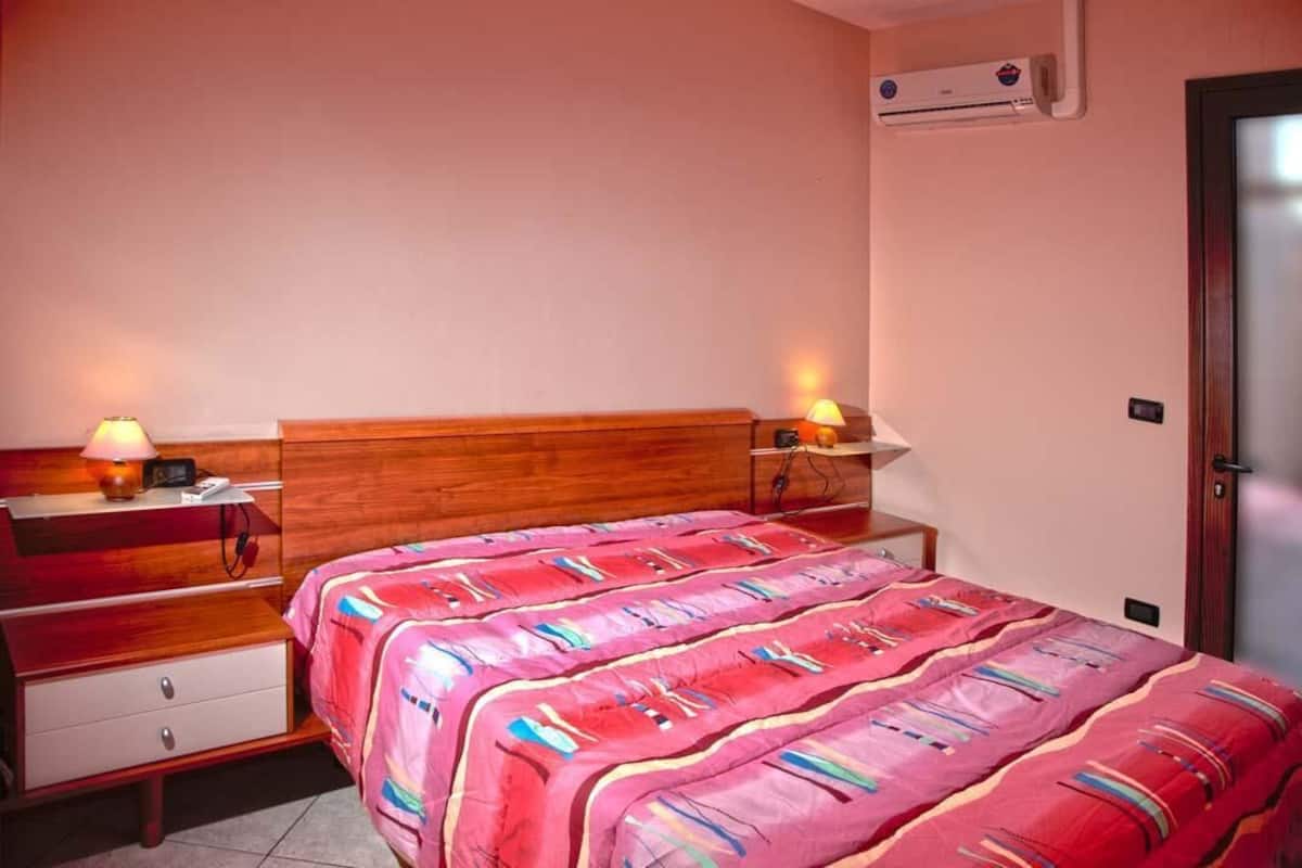 Free cots/infant beds, rollaway beds, free WiFi