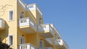 A multi-story building with balconies and windows. - Kalyves Bay (Apokoronas)