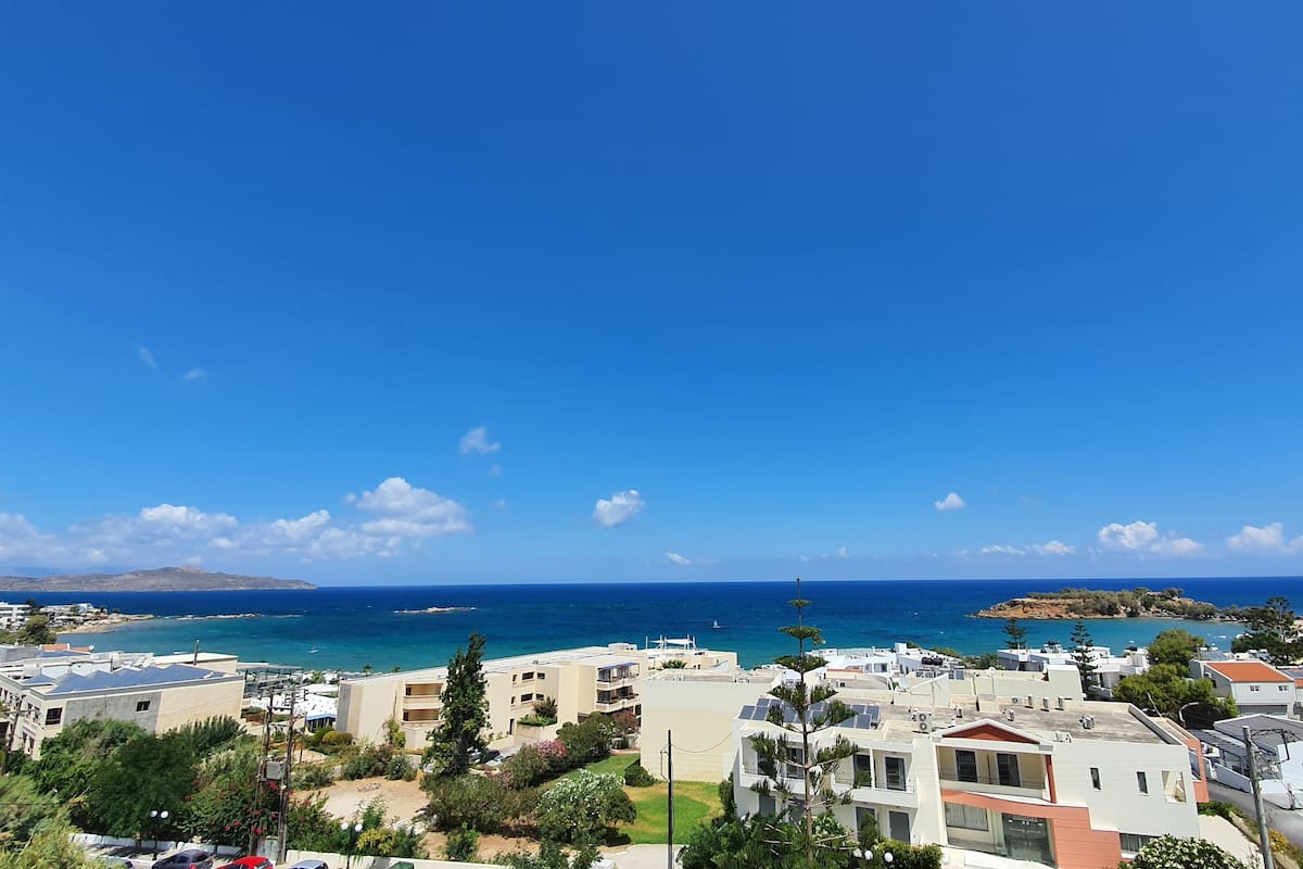 غرفة دوبلكس سوبيريور (Panoramic Sea View) | خزنة داخل الغرفة وستائر تعتيم وتجهيزات عازلة للصوت ومكواة/لوح كي