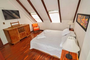 Standard Apartment, 2 Bedrooms (For 4 People) | In-room safe, individually decorated, individually furnished, WiFi - CasArte Takubamba - B&B (Sucre)