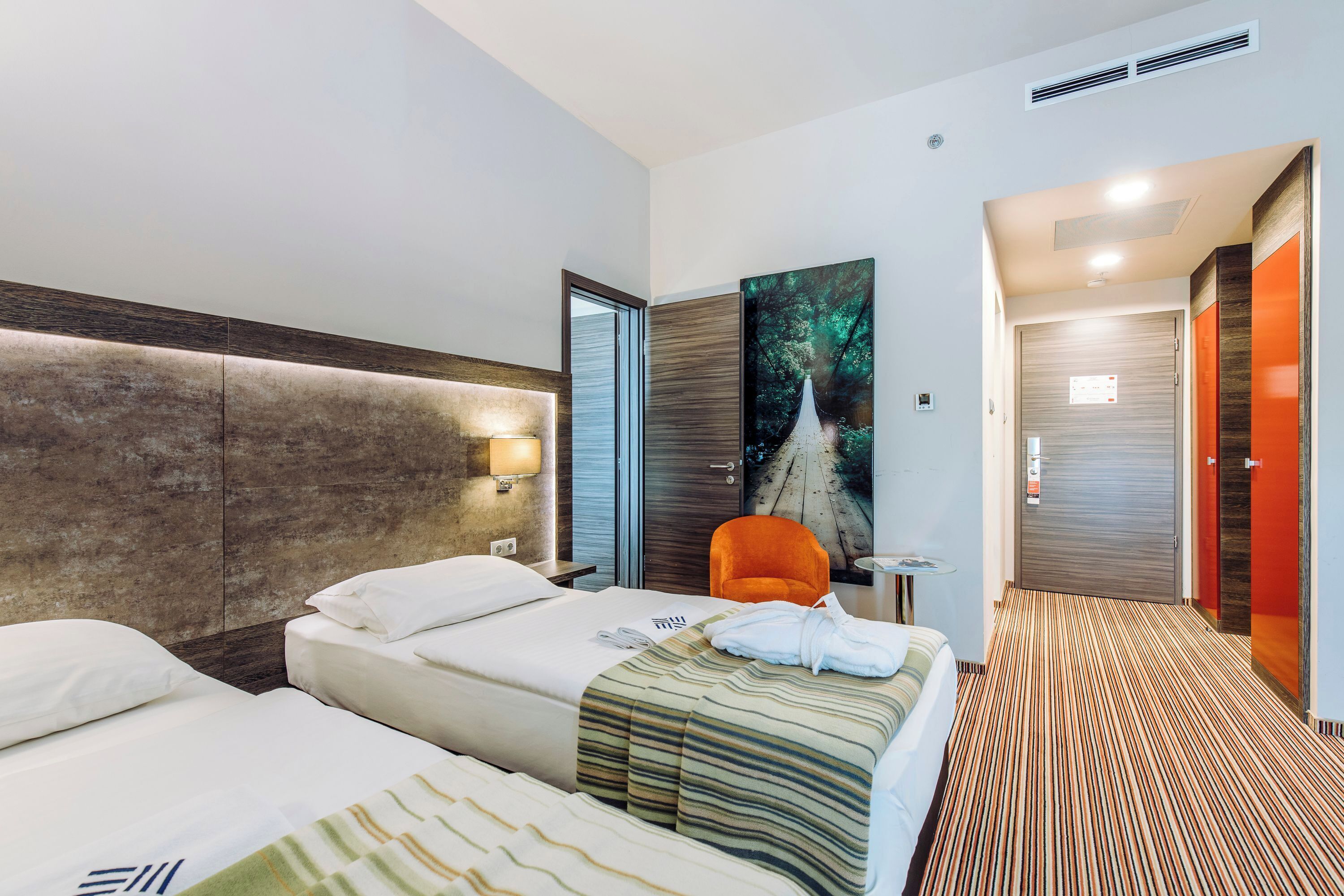 Quarto família, 2 quartos | Frigobar, cofres nos quartos, escrivaninha