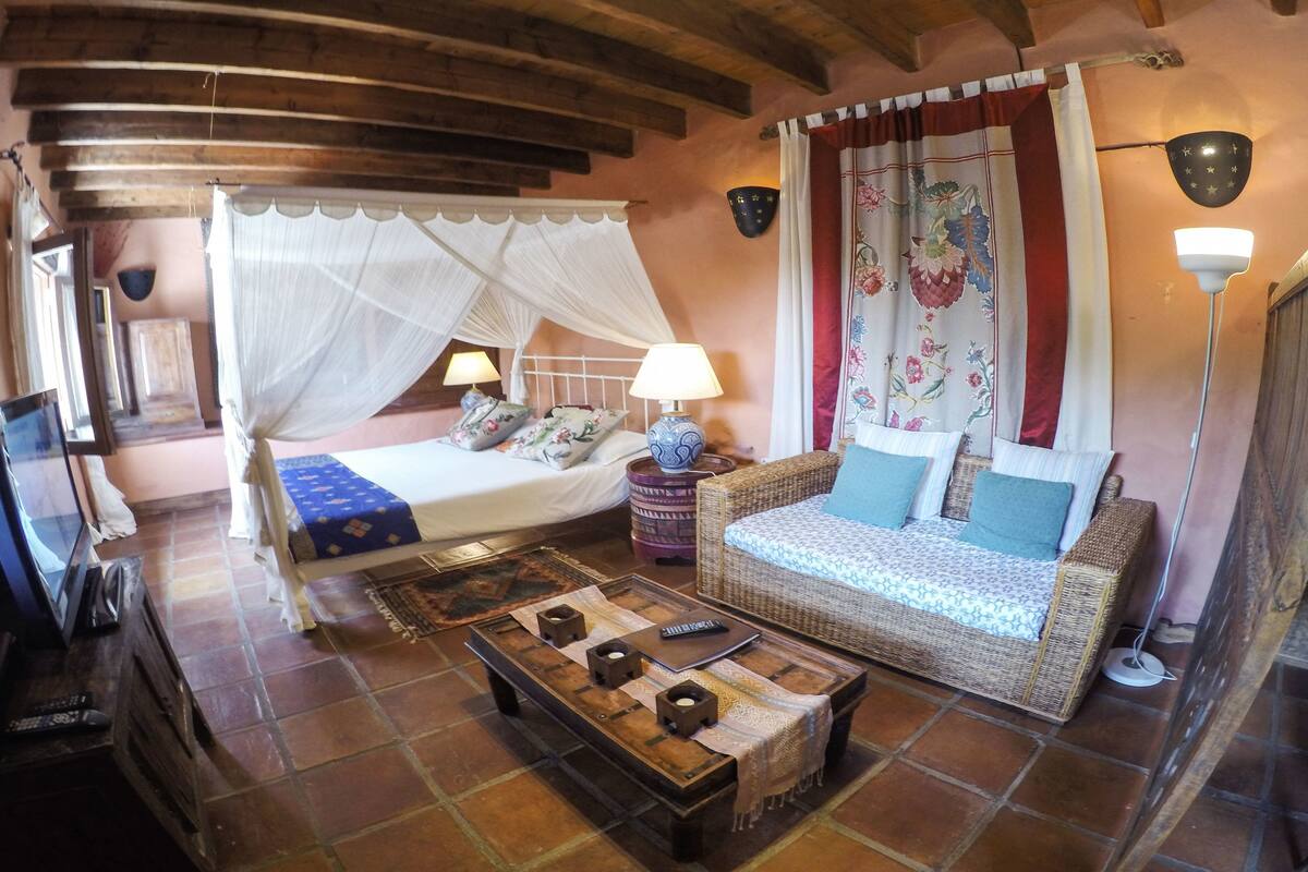 Decoración personalizada, muebles diferentes y escritorio
