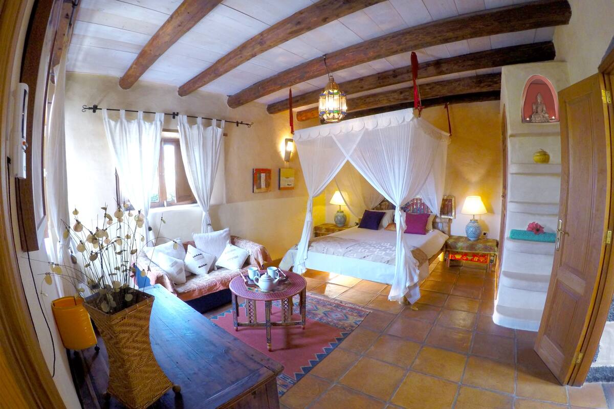 Villa, 2 habitaciones | Decoración personalizada, muebles diferentes y escritorio