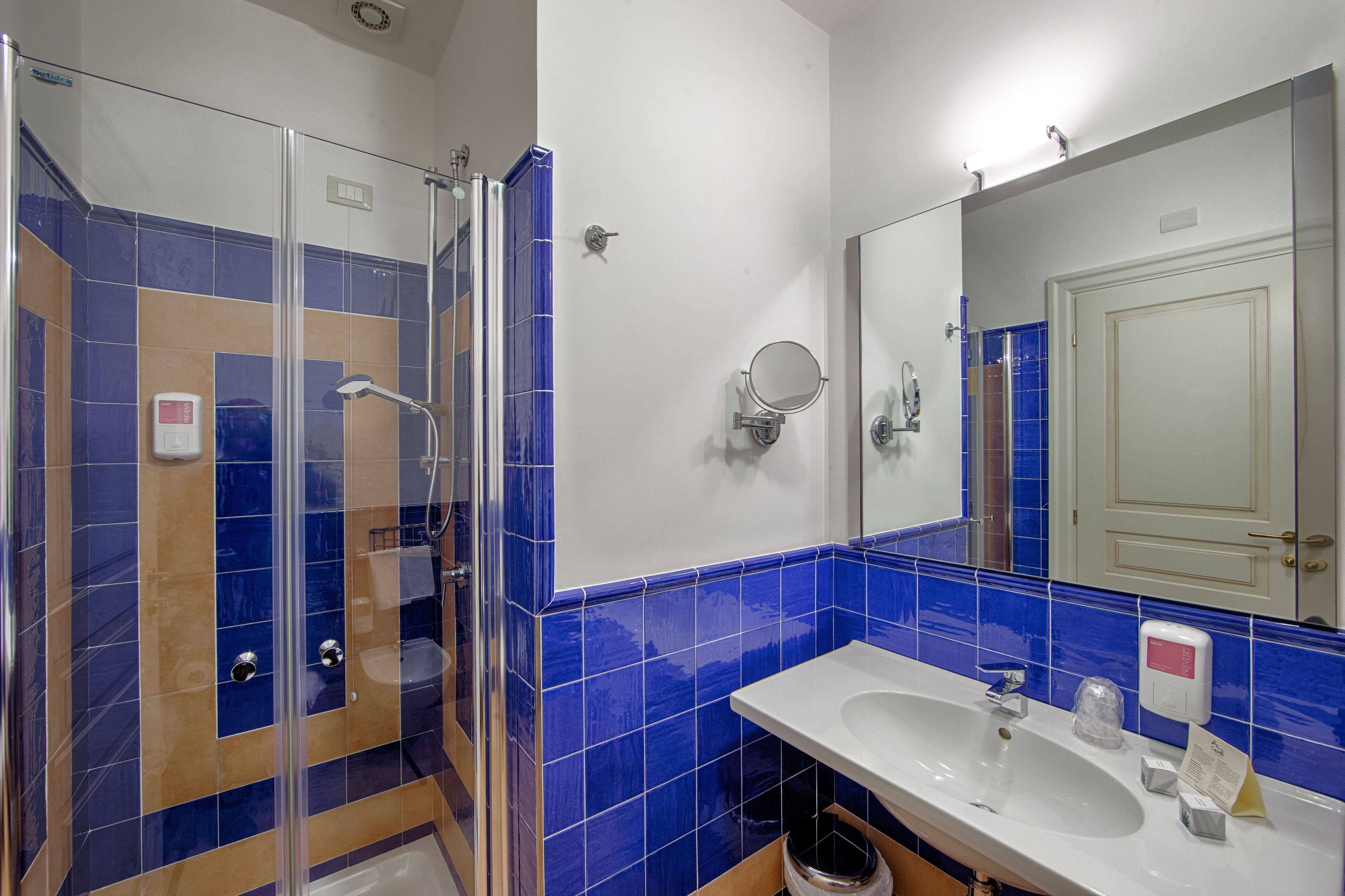 standard double room single use | bathroom | shower, free toiletries, hair dryer, bidet