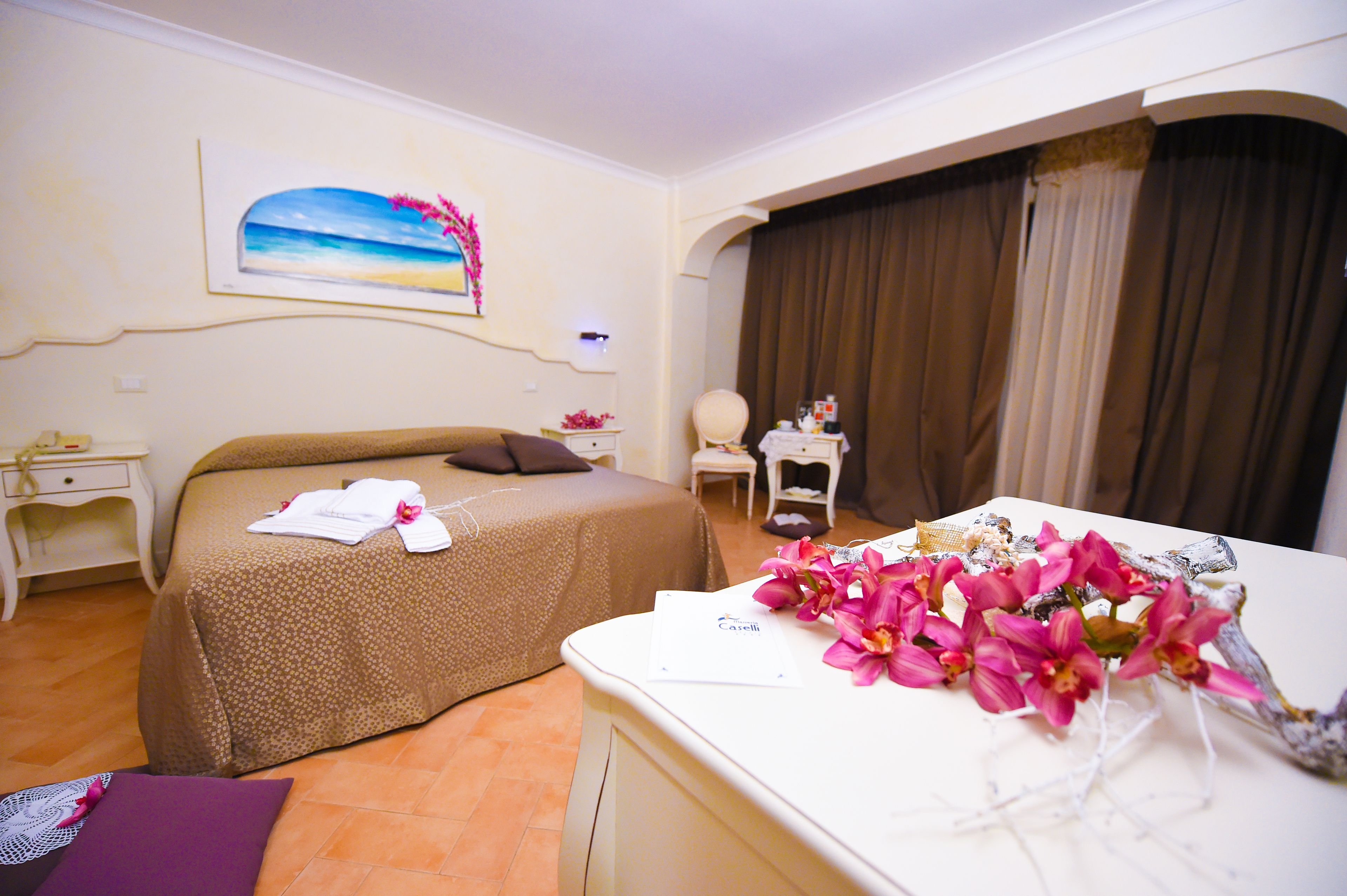 standard room | minibar, in-room safe, desk, blackout curtains