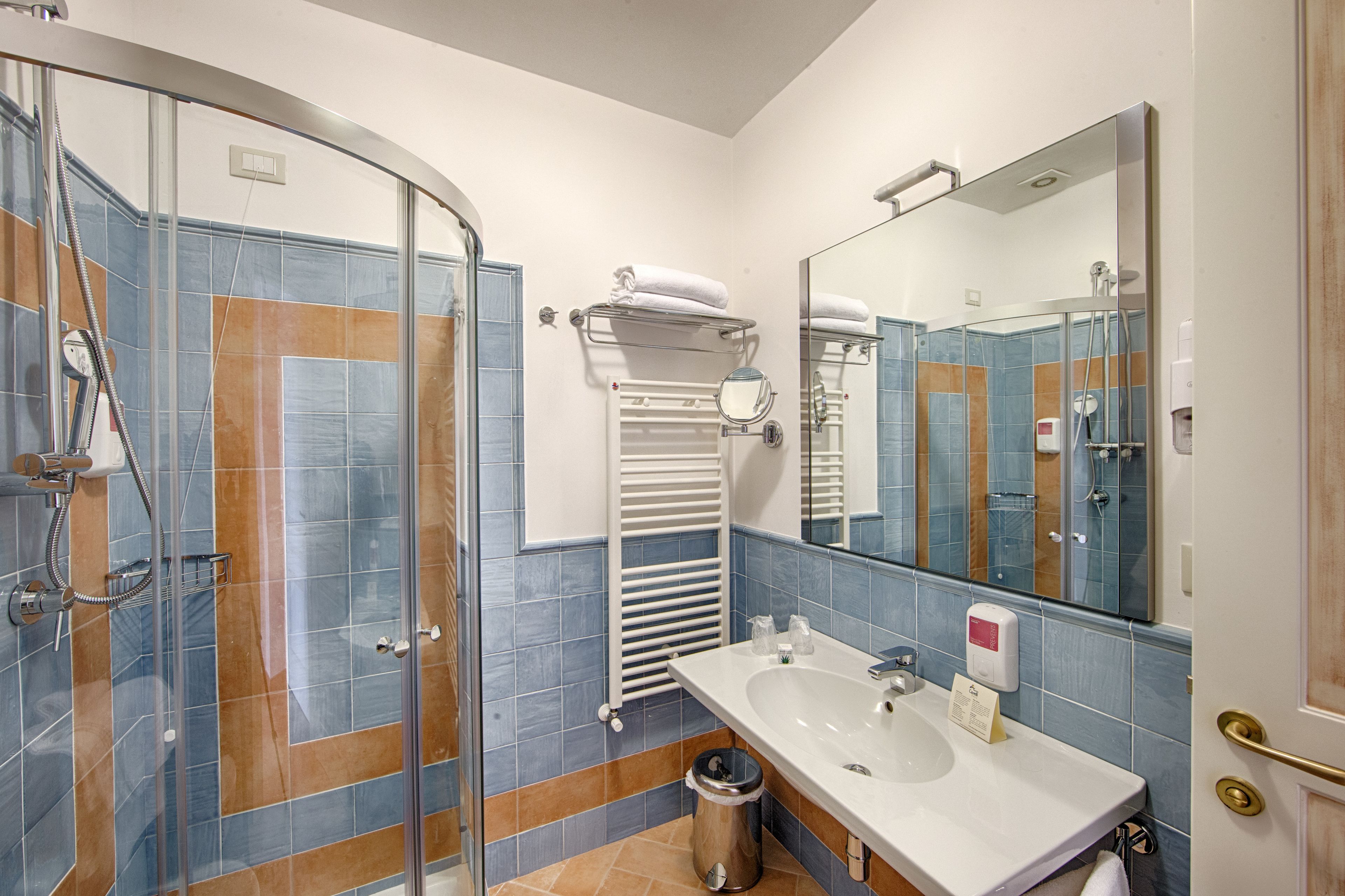 deluxe double or twin room, jetted tub | bathroom | shower, free toiletries, hair dryer, bidet