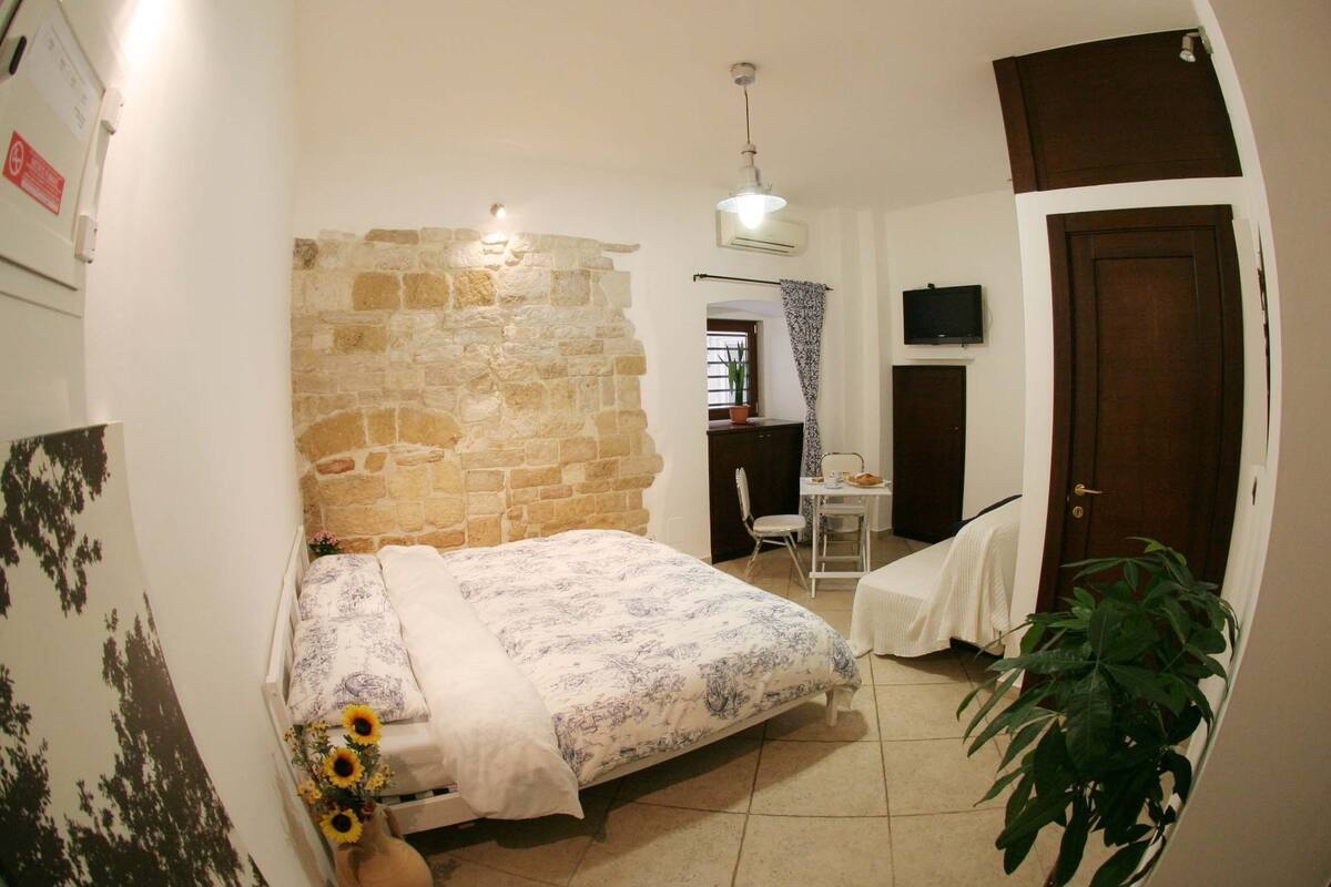 Free minibar, blackout curtains, rollaway beds, free WiFi