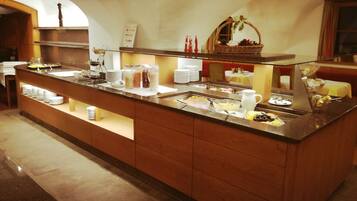 Free daily buffet breakfast